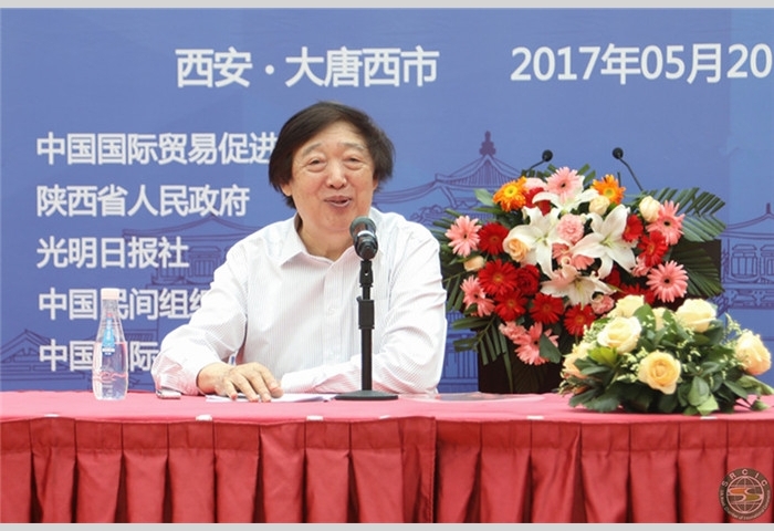 08-国务院参事、全国政协常委、中国民间文艺家协会主席冯骥才发表主旨演讲