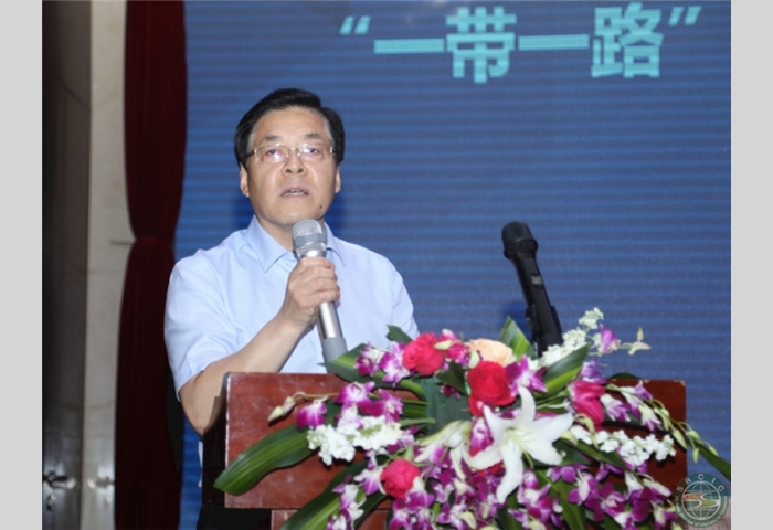 17-陕西省社科联党组书记李颖科在发表主旨演讲