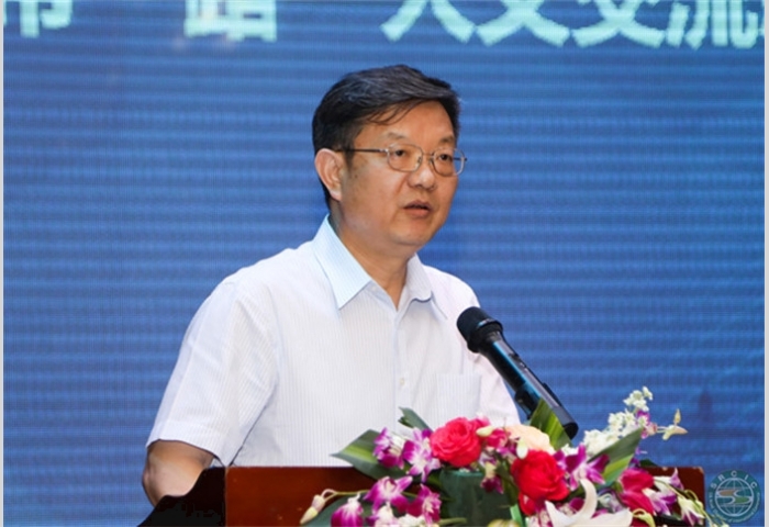 15-国务院发展研究中心研究院、国声智库名誉主任、博士生导师李国强主持议题1环节并发表讲话