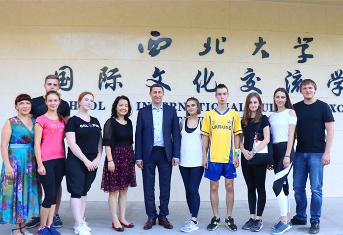 4.奥列格主席参观西北大学