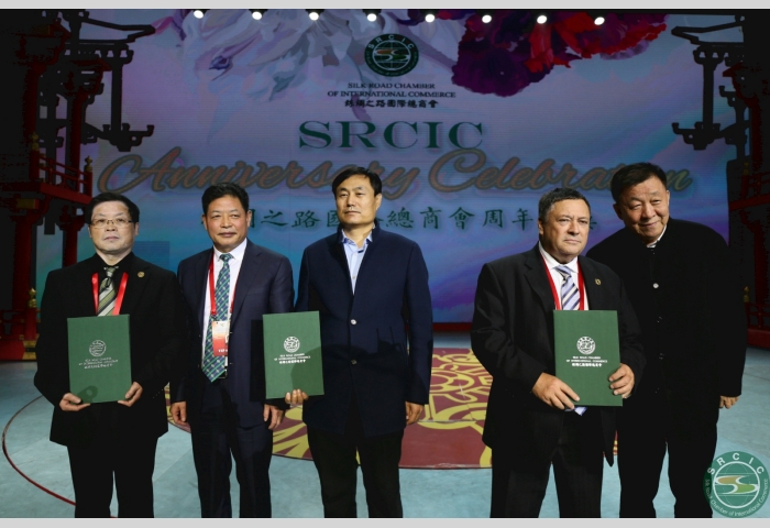 13 Chairman LU Jianzhong presents Certificate of Appointment to Mr. WU Yunguo and Mr. Sergey Kalashnikov